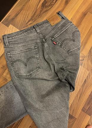 Женский джинсы левайс