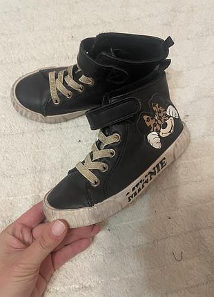 Черевики з мінні