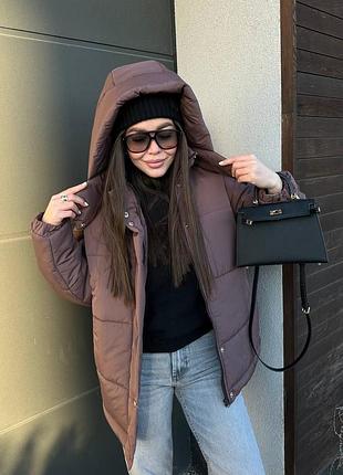 Жіноча зимова куртка з капюшоном