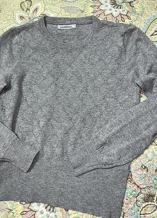 Мʼягенький светр жіночий