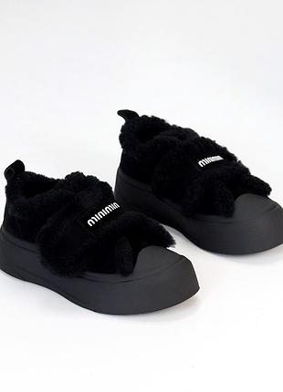 Зручні натуральні угги автоледі на одній широкій липучці