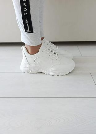 Красивые, удобные женские кроссовки белые из экокожи на каждый день