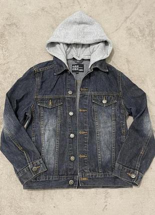 Куртка джинсова на 8-10 р
