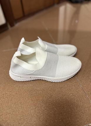 Кросівки дуже легкі 39р