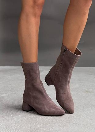 Остроносные ботильоны
цвет: коричневый | какао, натуральный велюр, деми