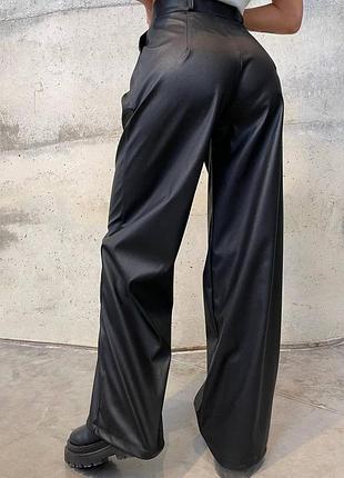 Брюки палаццо из экокожи
кожаные брюки палаццо 
кожаные утепленные штаны