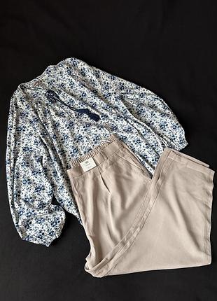 Костюм дуже великого розміру