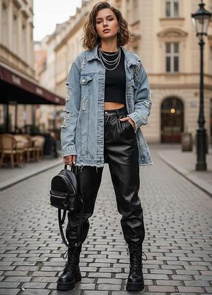 Крута подовжена джинсова куртка оверсайз з потертостями shein