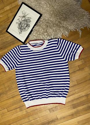 Трикотажний стильний  морський джемпер у смужку з коротким рукавом, м’який і стильний, із червоними акцентами.