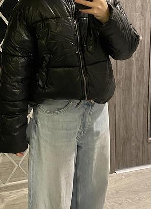 Жіноча чорна куртка / еко-шкіра / прямий крій зимова