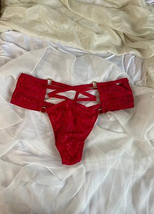 Трусики стригны victoria secret красного цвета