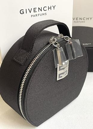 Оригінал. косметичка -кейс від givenchy  👉🏻розмір 14,5 х12х 6,5