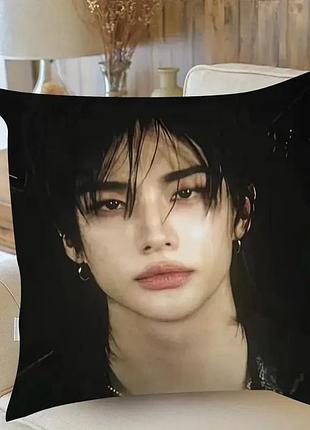 Подушка з фотопринтом у k-pop стилі – стильний декор для дому та кімнати