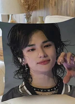 Подушка декоративная с принтом k-pop айола – стильный декор для дома, подарок фанатам музыки