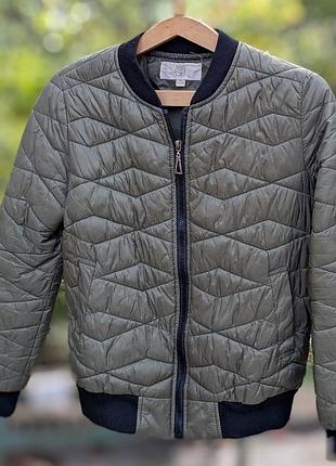 Бомбер. весна - осень. цвет хаки. размер s-m. идеальное состояние