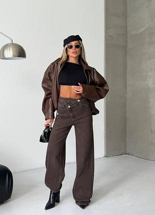 Жіночі трендові джинси шоколадні на високій посадці з опущеним ґудзиком широкі в кольорі шоколад