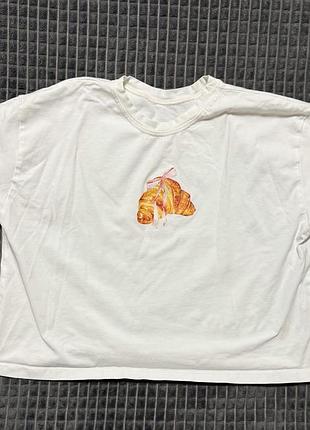 Футболка з принтом , вкорочена . розмір с, нова . ціна 650 грн