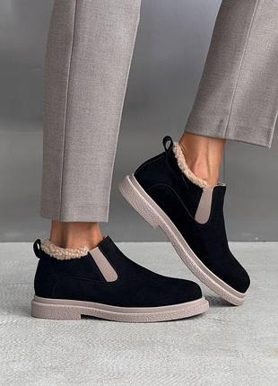 Слегка утепленные лоферы на подошве латте
цвет: черный, натуральная замша