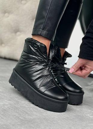 Чорні зимові дутики на високій підошві