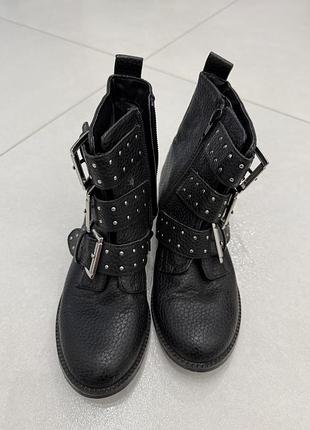 Черевички на дівчинку 31 р, еко шкіра , стильо  виглядають