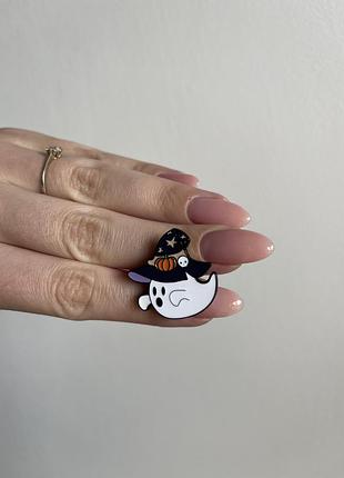 Пін значок металевий брошка “привидик у капелюсі чаклунки” — пін значок з гарбузиком і зоряним капелюшком  halloween хелловін геловін