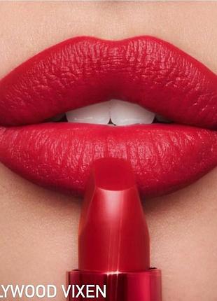 Матова помада charlotte tilbury matte revolution у відтінку hollywood vixen 1,5 g