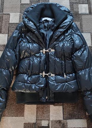 Демисезонная женская куртка.
44 размер в черном цвете.