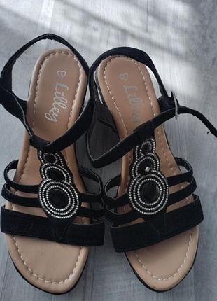 Жіночі босоніжки