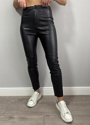Брюки з еко шкіри zara