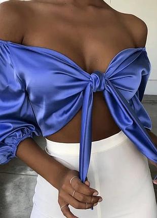 Жіночий літній топ на завʼязках сатиновий голубий з декольте відкриті ключиці