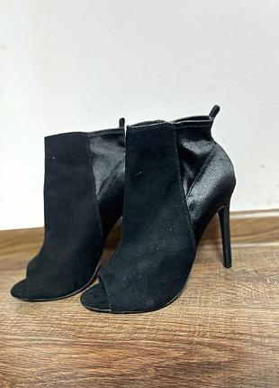 Туфлі  ботильйони в розмірі 38-39