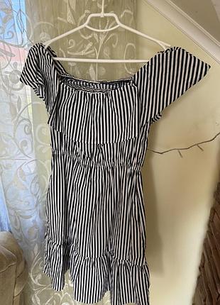 Сукня в смужку