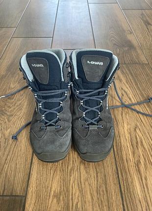 Оригінальні трекінгові черевики lowa, 37 розмір