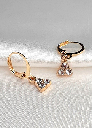 Элегантные серьги "треугольное сияние"