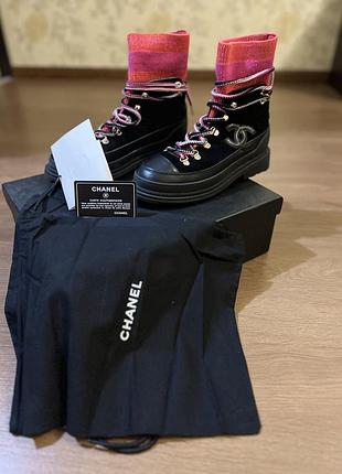 Ексклюзивні черевики chanel — стиль, який говорить сам за себе chanel black leather boots, model g35317 y53517
