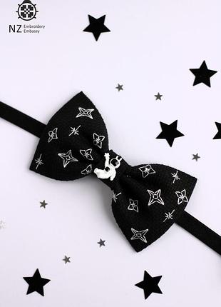 Вишитий чорний метелик з космонавтом / крватка метелик із зірками