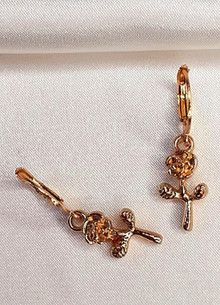Золотистые серьги "нежность розы"