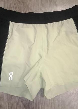 Женские легкие беговые шорты on running. размер м. оригинал.