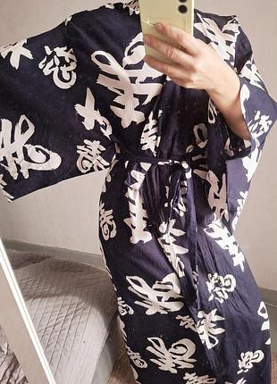 Японское кимоно с расцветка иероглифы