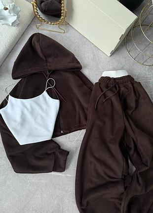 Теплый женский брючный костюм-тройка