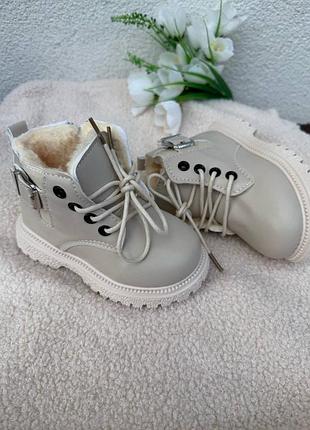 Детские теплые ботиночки на меху на замочке молнии зимние