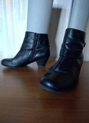 Черные кожаные ботильоны remonte на невысоких каблуках