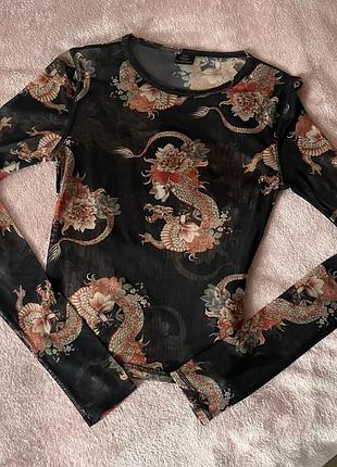 Гольф сітка топ напівпрозорий з драконами та квітами uo urban outfitters чорний лонг лонгслів