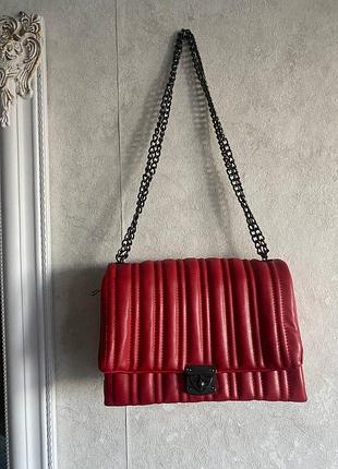 Сумка на ланцюжку червона