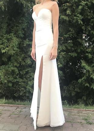 Плаття білого кольору