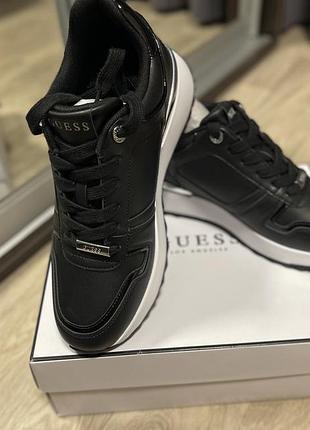 Кросівки guess