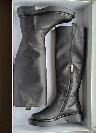 Tueam's высокие сапоги на низком ходу в натуральной черной коже 37