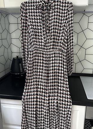 Сукня класика, сукня міді, сукня геометричний принт, сукня а сіулует