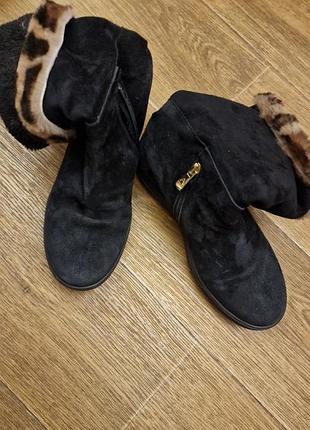 Сапоги женские италия нат.замш.
демисезон 37р24см.стелька
танкетка, обрезанный верх меха 
500 грн
возврат не имеет