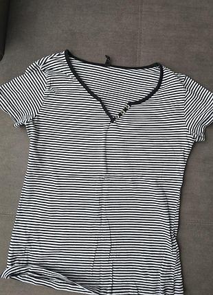 Жіноча футболка